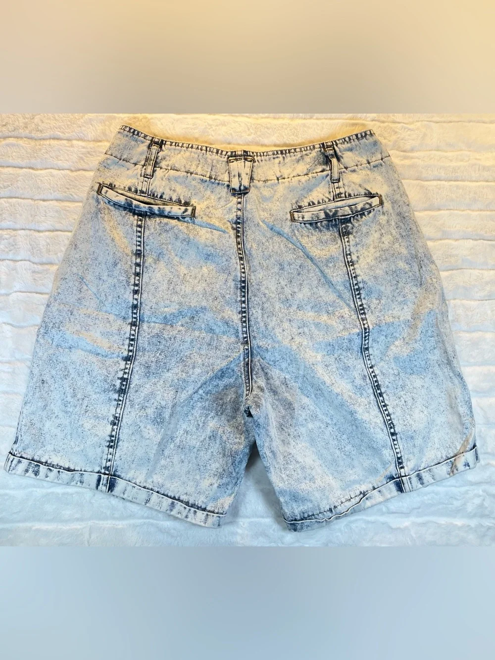 Vintage 90s Acid Wash Denim Shorts Pleated High Waisted Y2K Grunge Festival 34
